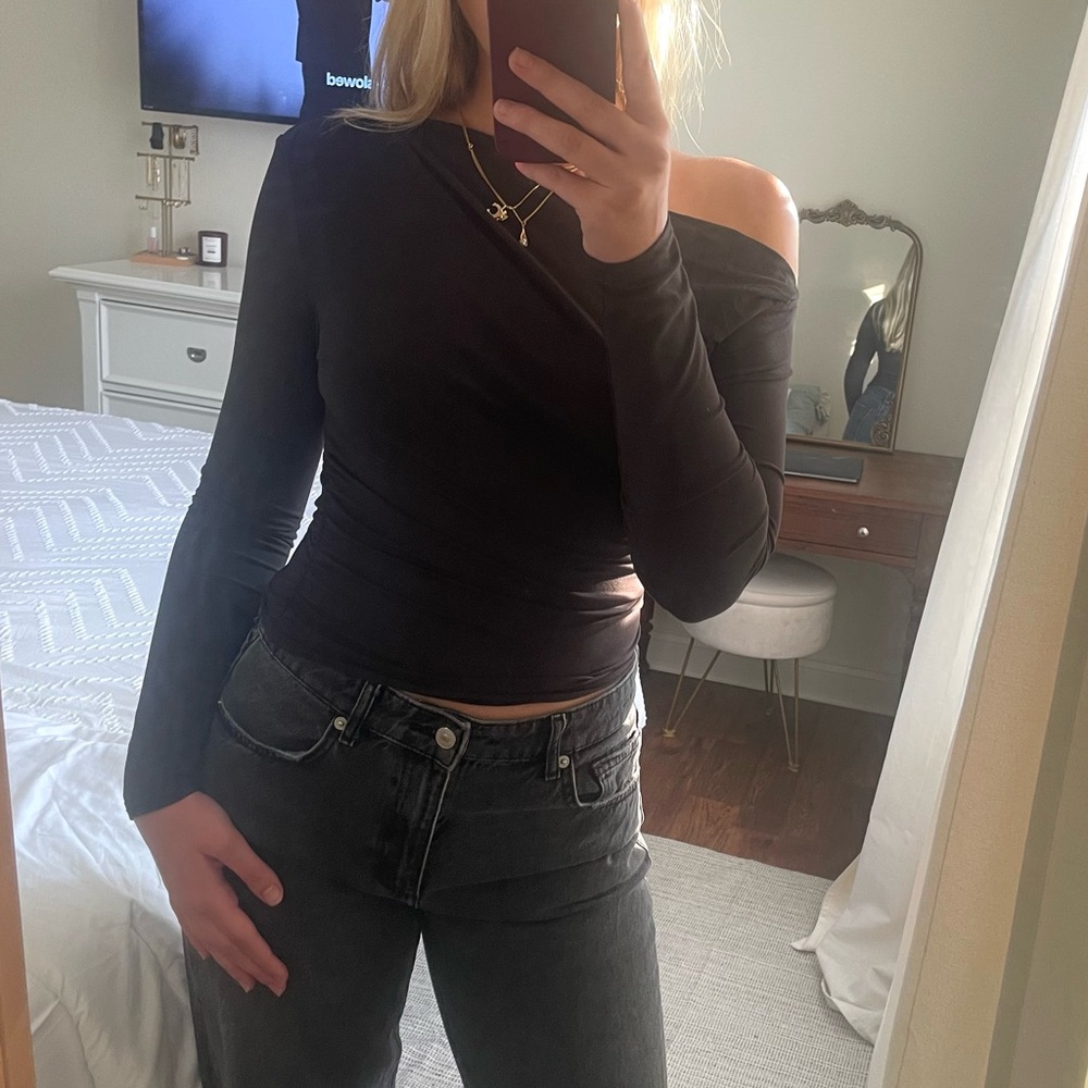 One-Shoulder Black Top